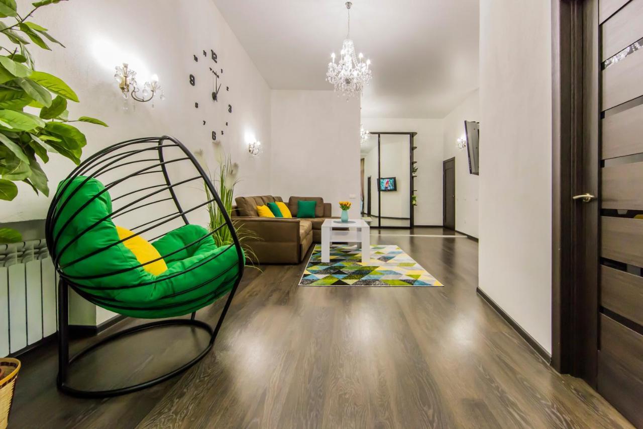 2К Квартира Поруч Із Майданом Незалежності Kiew Exterior foto